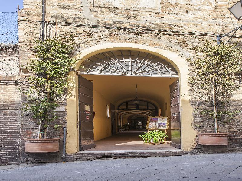 Hotel Il Chiostro Del Carmine Siena Exterior foto