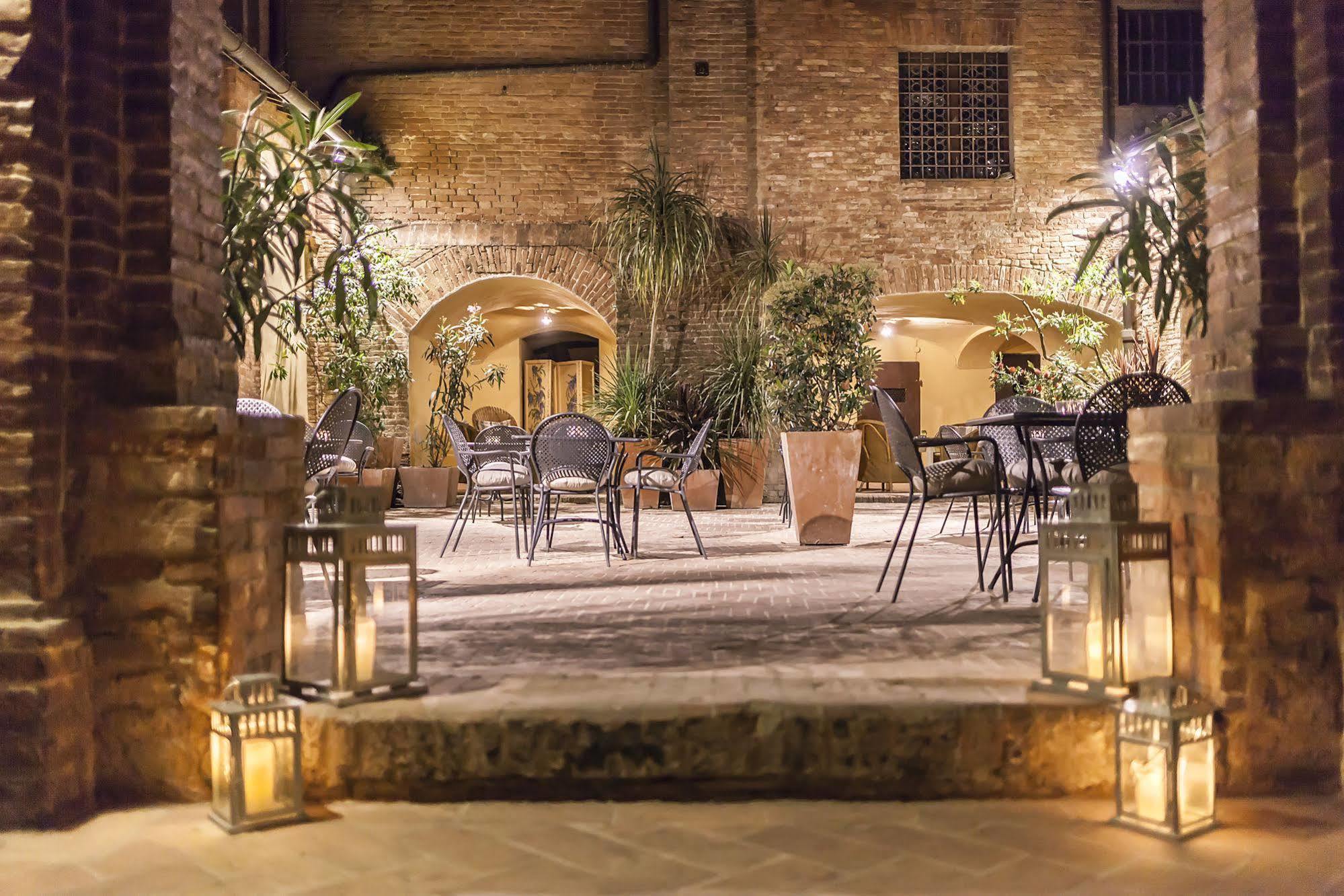 Hotel Il Chiostro Del Carmine Siena Exterior foto