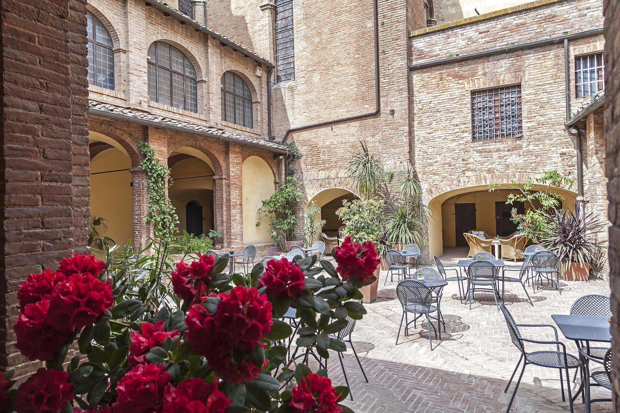 Hotel Il Chiostro Del Carmine Siena Exterior foto