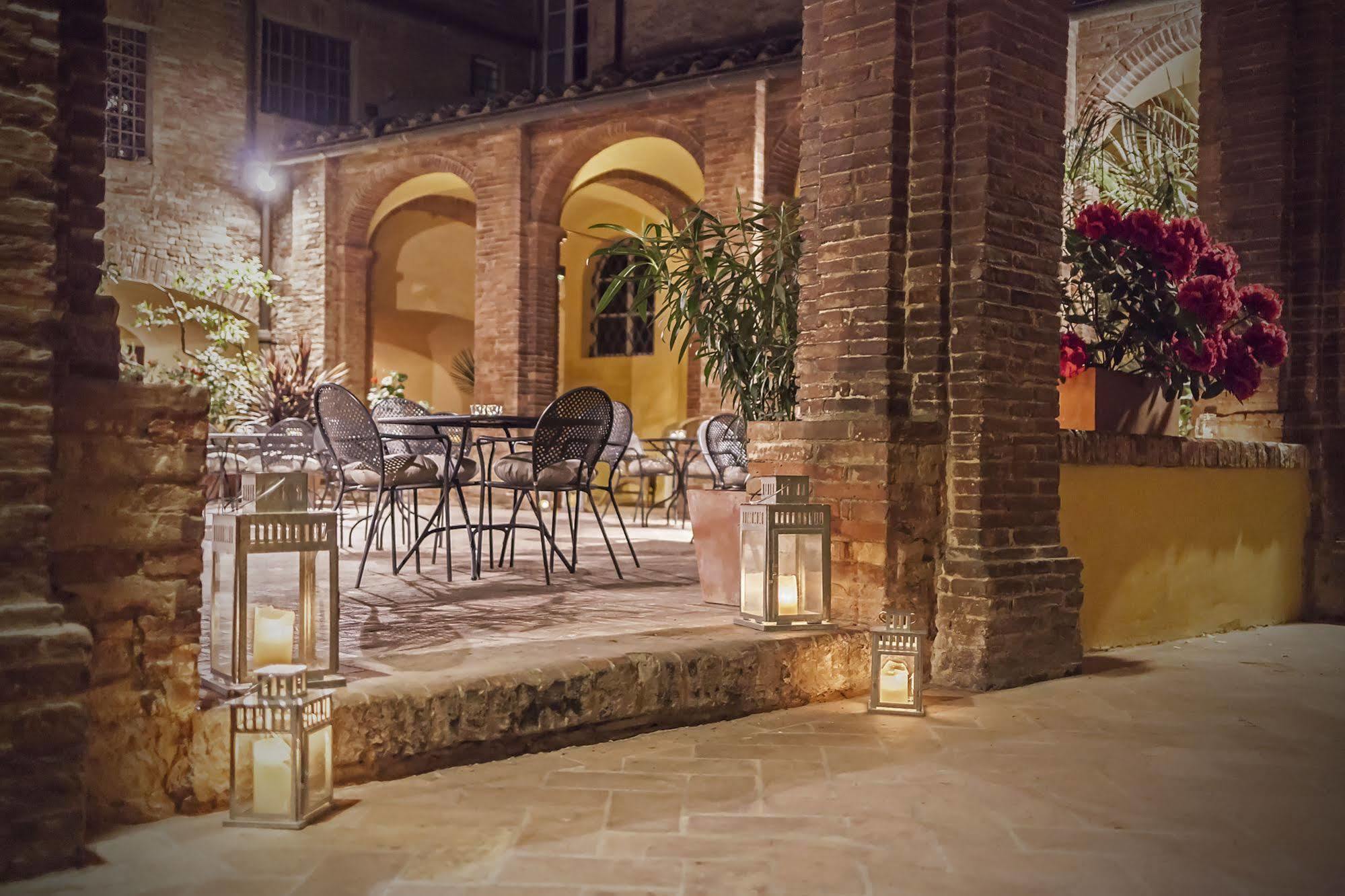 Hotel Il Chiostro Del Carmine Siena Exterior foto